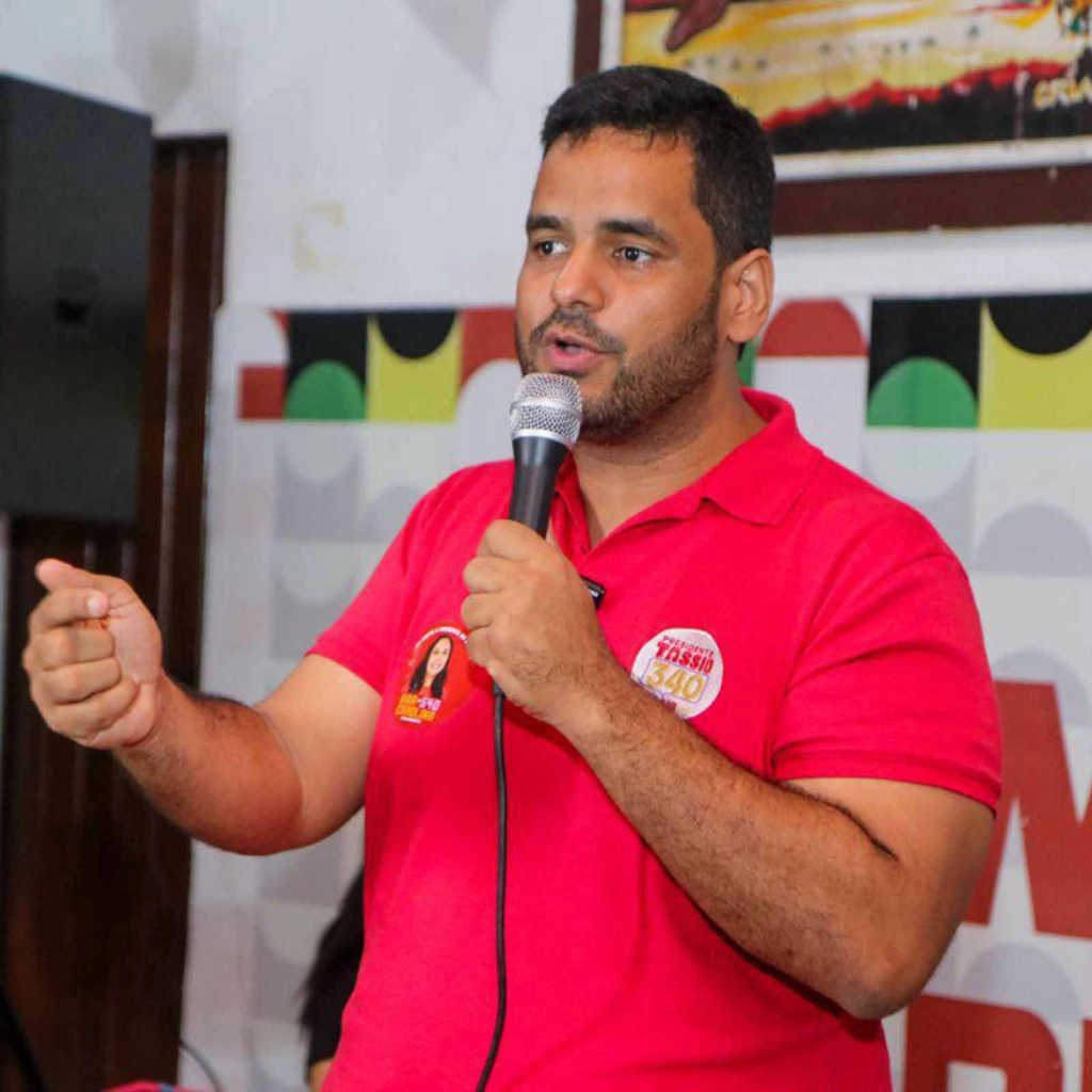 'Pupilo' de Wagner, Tássio Brito é eleito presidente do PT na Bahia e já fala em reeleição de Jerônimo