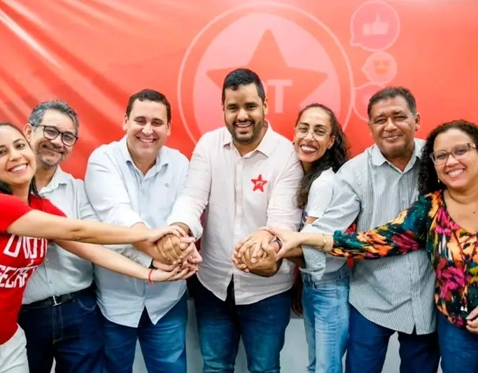 Tássio Brito é empossado como presidente do PT Bahia em encontro estadual