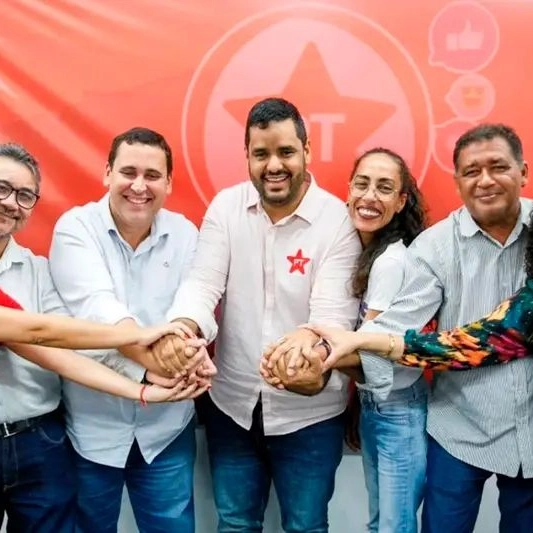 Tássio Brito é empossado como presidente do PT Bahia em encontro estadual