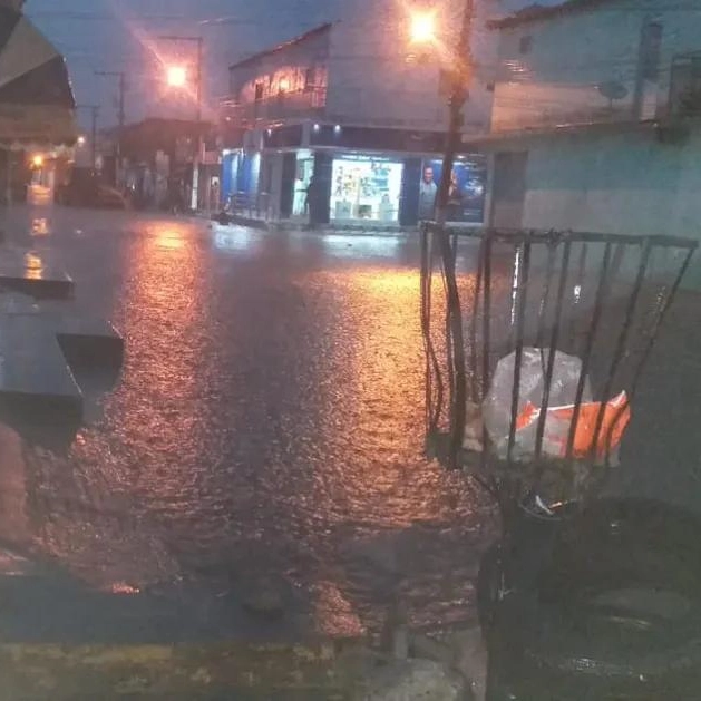 Temporal com granizo atinge cidade do Oeste da Bahia