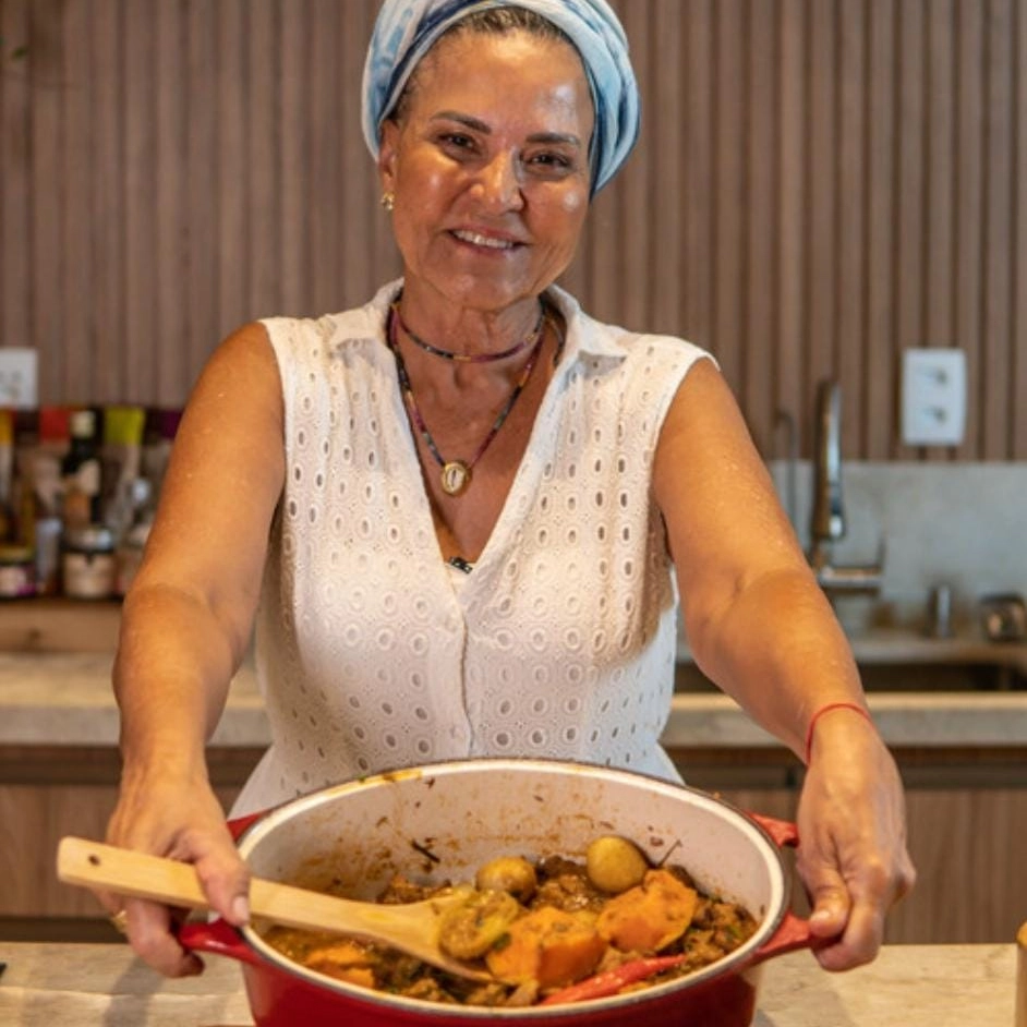 Chef Tereza Paim assina jantar beneficente na Cidade da Luz, com pintura mediúnica de José Medrado