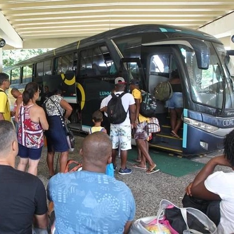 Mais de 35 mil passageiros devem passar pelo Terminal Rodoviário de Salvador até sábado