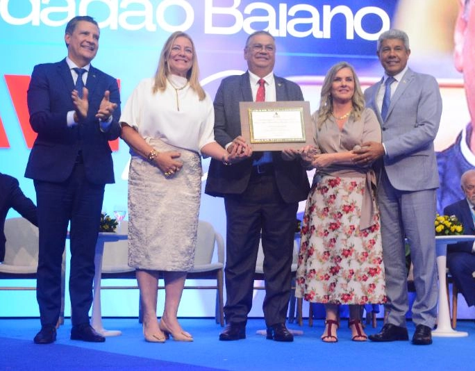Flávio Dino recebe título de Cidadão Baiano