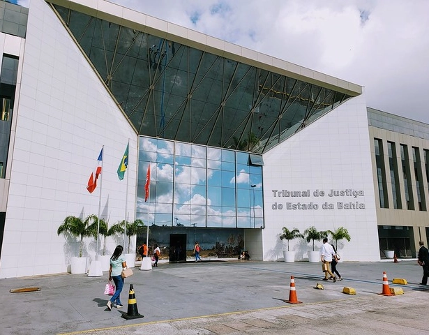 TJ-BA contrata empresa para fornecimento de togas e acessórios para magistrados