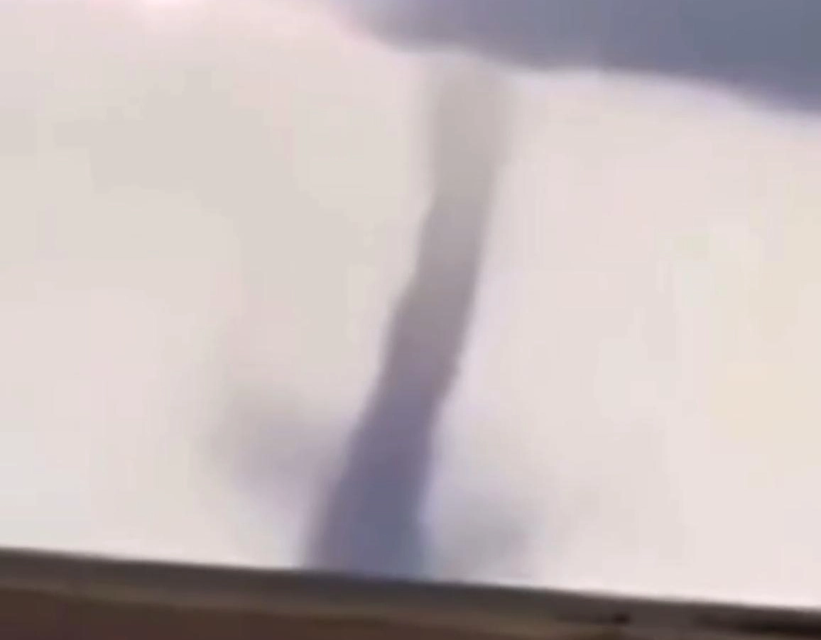 VÍDEO: fenômeno raro parecido com tornado é registrado no oeste baiano