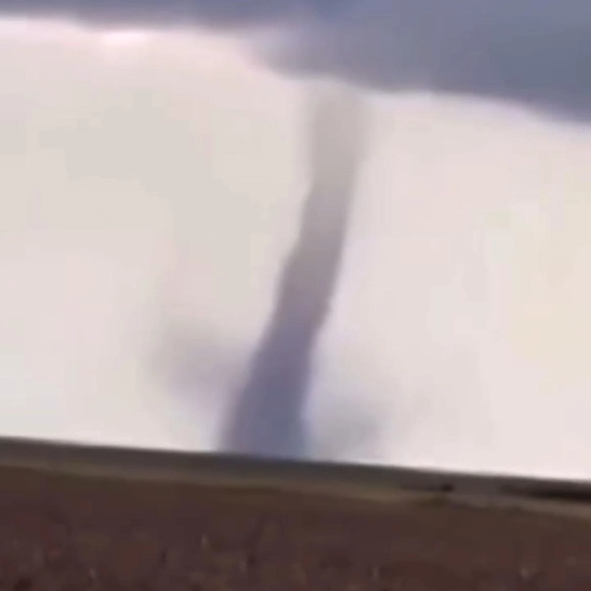 VÍDEO: fenômeno raro parecido com tornado é registrado no oeste baiano