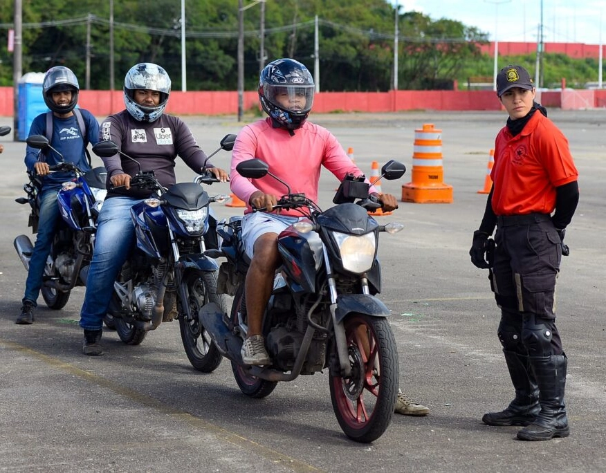 Transalvador inicia treinamento gratuito de pilotagem segura