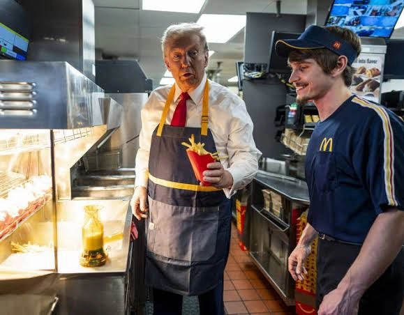 Em ação no Mc Donald's, brasileira pede a Trump que não deixe os EUA virarem o Brasil