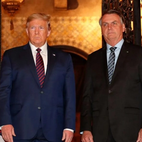 Defesa de Bolsonaro pede liberação de passaporte e apresenta convite para posse de Trump; entenda