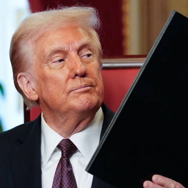 Trump impõe tarifa de 50% ao Brasil e cita julgamento de Bolsonaro como justificativa