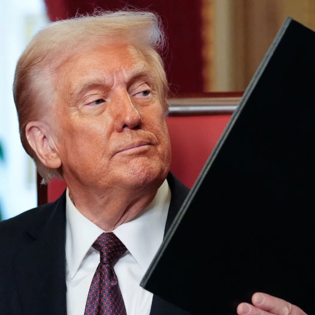 Donald Trump assina decreto que sanciona tarifaço contra o Brasil