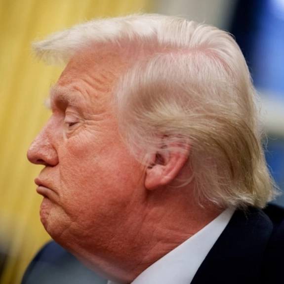 Trump processa The New York Times em US$ 15 bilhões por difamação e calúnia