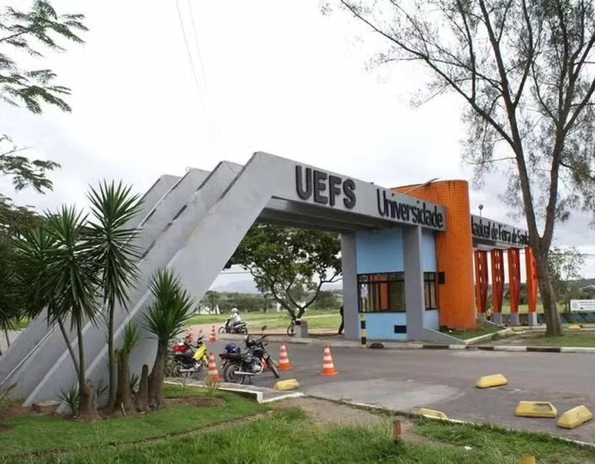 Uefs abre concurso público com 21 vagas para professor auxiliar