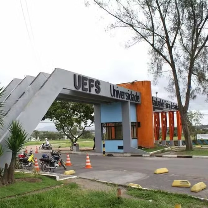 Uefs abre concurso público com 21 vagas para professor auxiliar