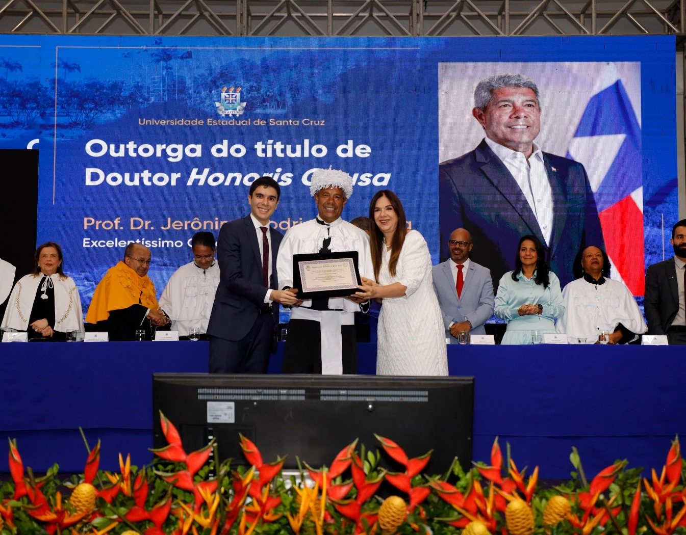 Jerônimo Rodrigues recebe título de Doutor Honoris Causa pela Uesc