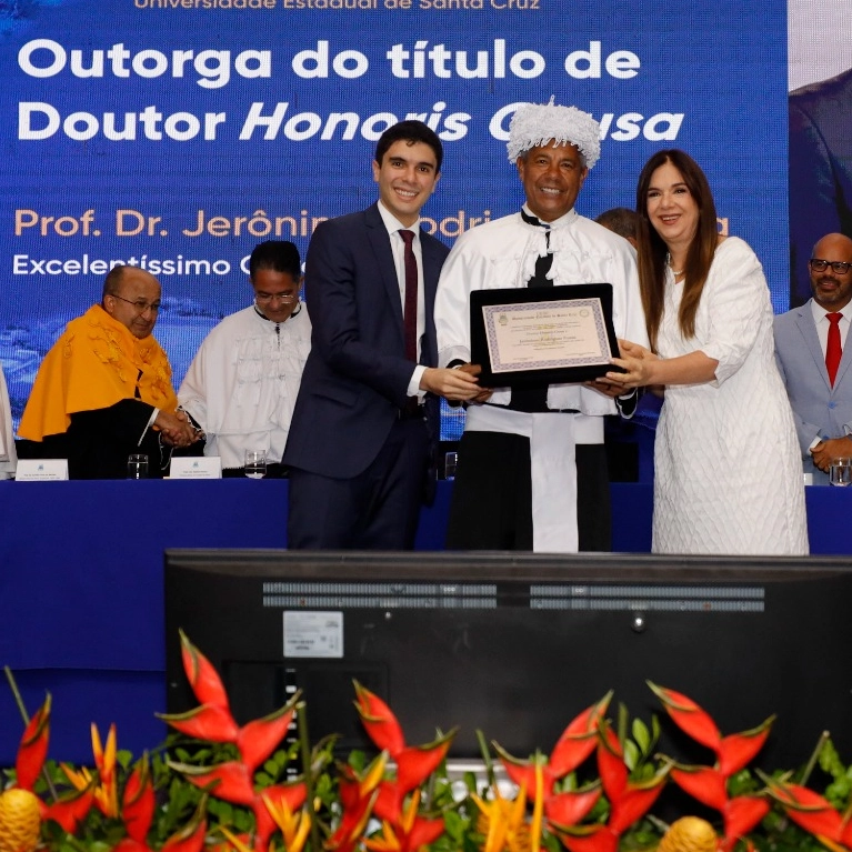 Jerônimo Rodrigues recebe título de Doutor Honoris Causa pela Uesc