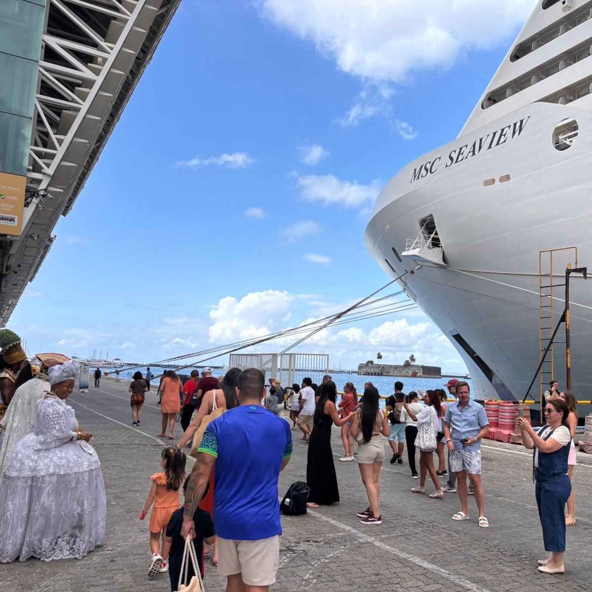 Últimos navios de cruzeiro de 2025 trazem 8 mil turistas à Bahia