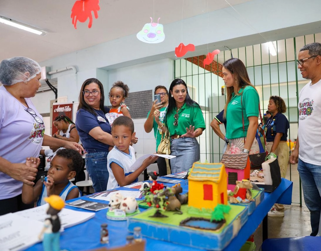 Filhos de ambulantes têm atendimento clínico e odontológico no carnaval de Salvador; Unicef visita espaço