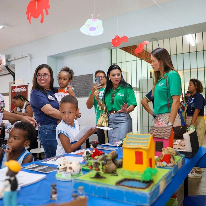 Filhos de ambulantes têm atendimento clínico e odontológico no carnaval de Salvador; Unicef visita espaço