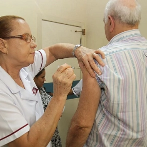 Confira onde se vacinar contra dengue neste sábado