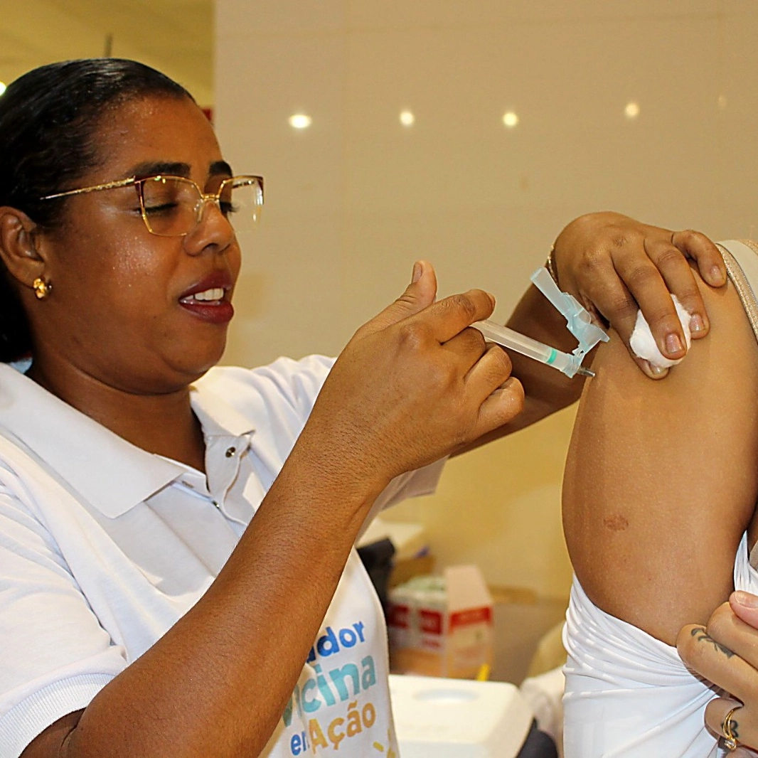 Salas de vacinação são ampliadas em Salvador no combate contra a dengue e gripe