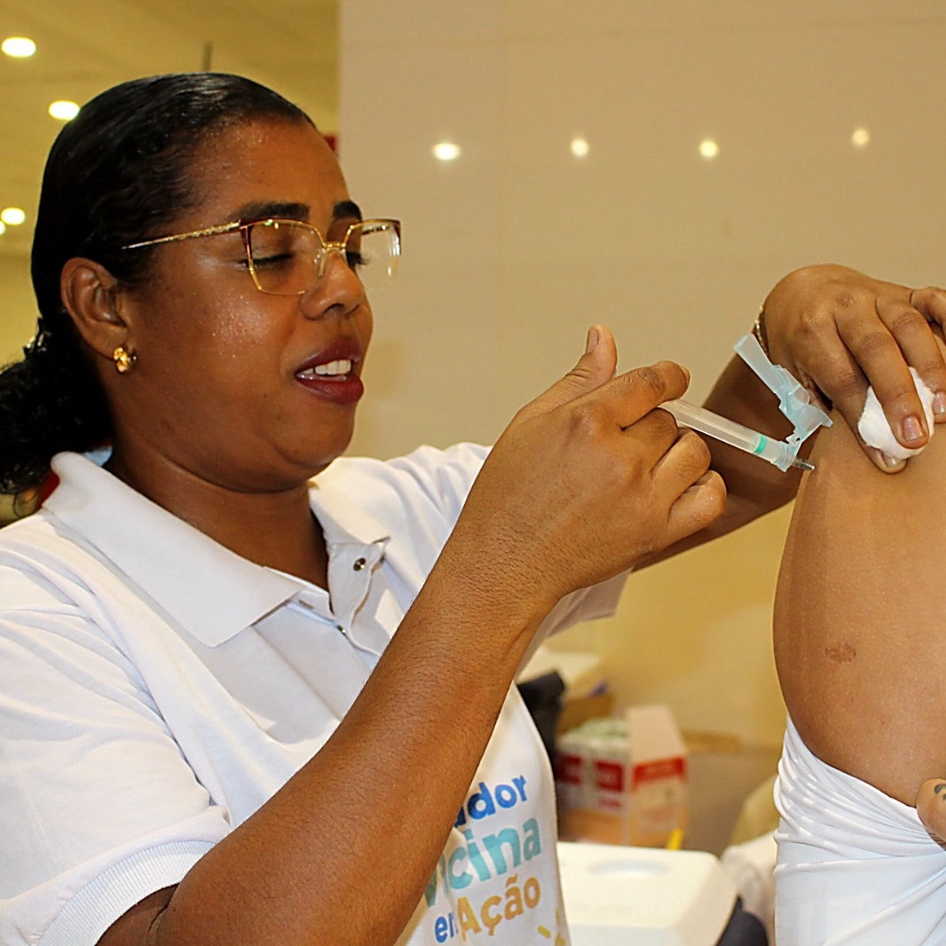 Mais de 50 cidades baianas são liberadas para ampliar faixa etária de vacinação contra dengue; saiba quais