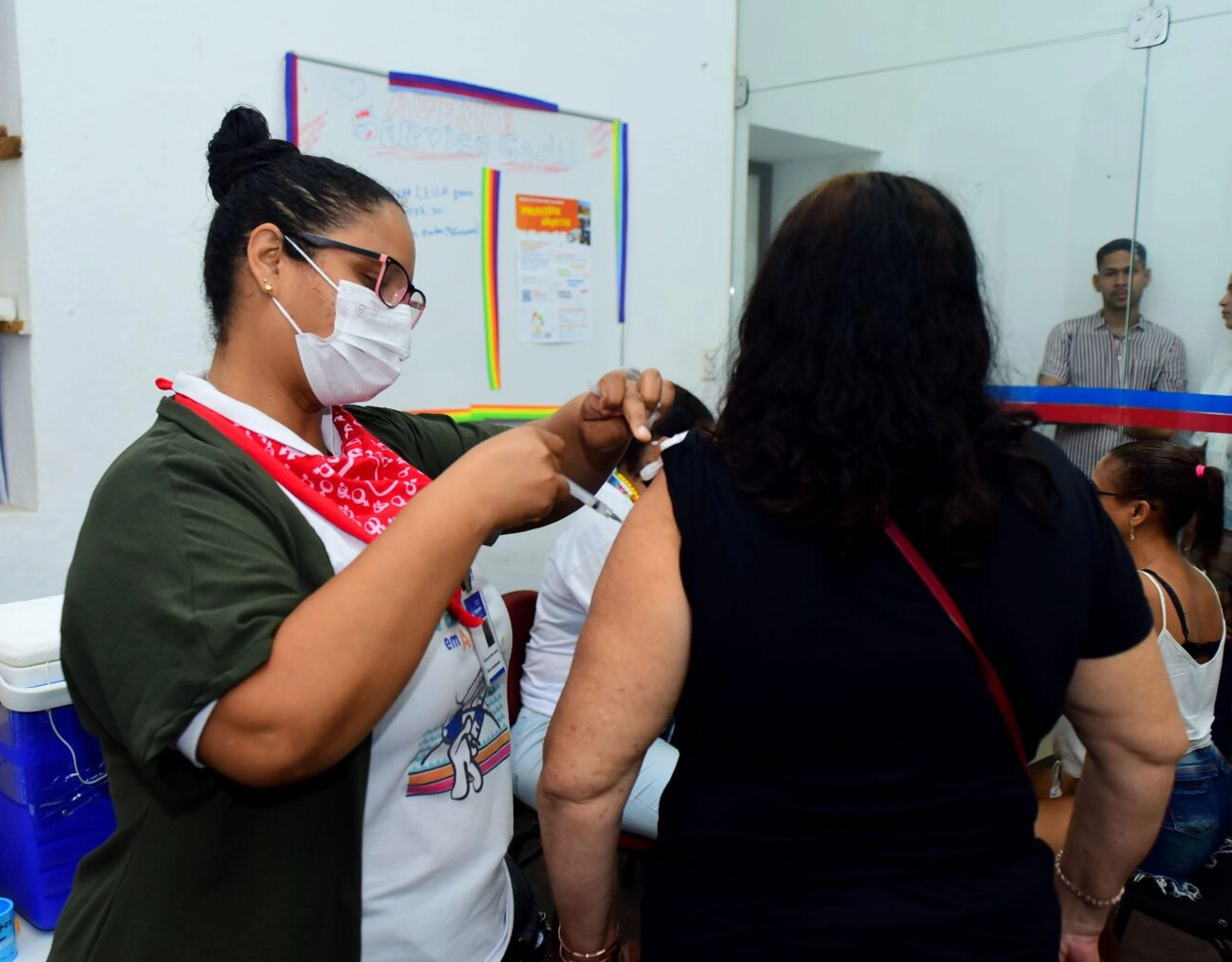 Salvador terá 45 pontos de aplicação de imunizantes contra Covid, poliomielite, gripe e dengue neste sábado
