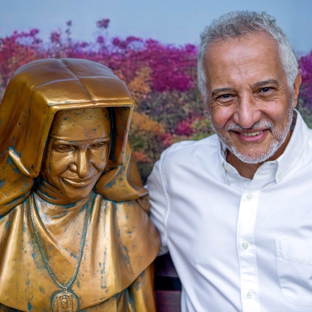 Valber Carvalho lança segundo volume da biografia de Irmã Dulce