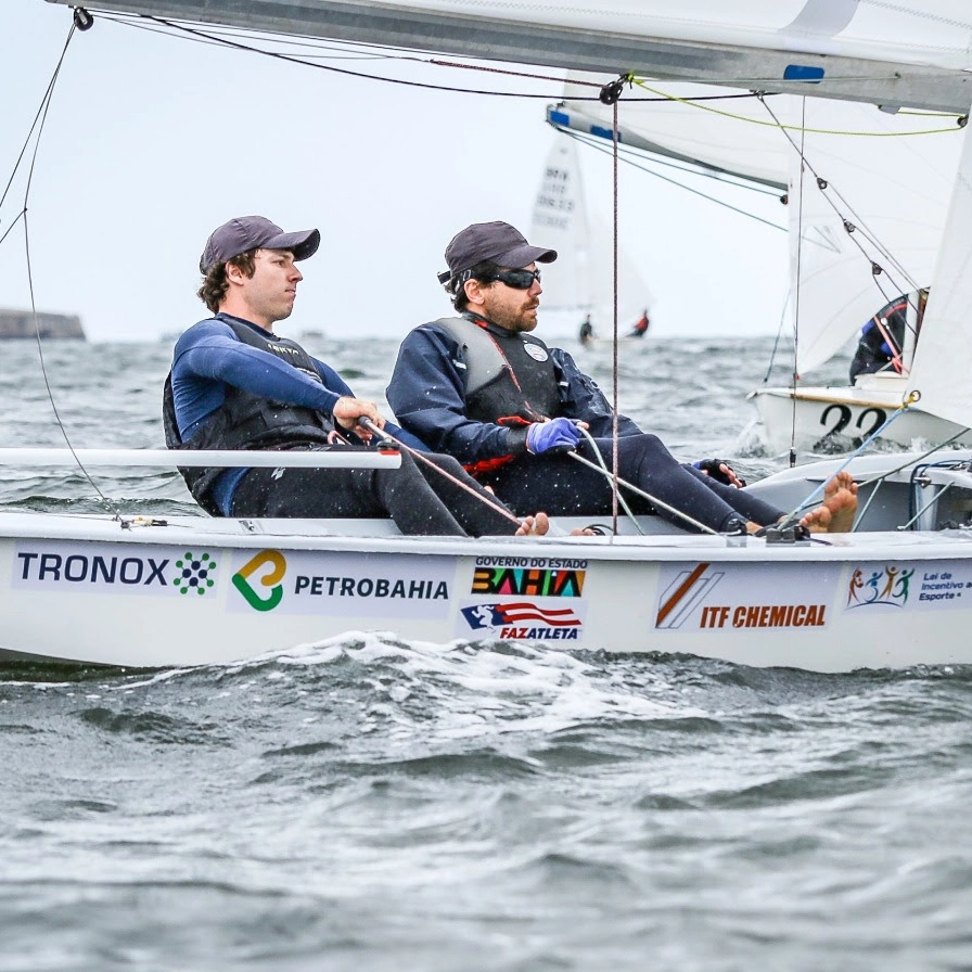 Bernardo Peixoto e Gustavo Baiano são campeões do Estadual de Vela na classe Snipe