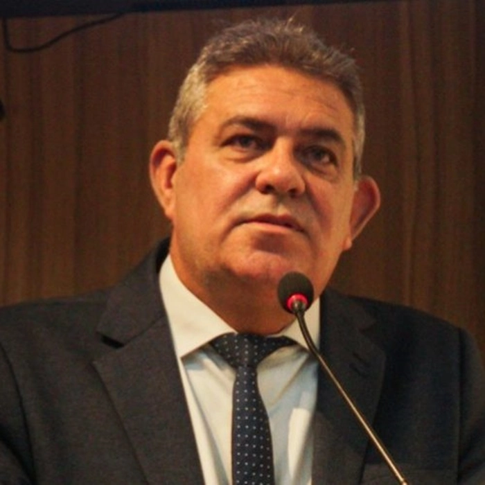 'Pau, cacete e chibata': vereador de Paulo Afonso ataca secretária de Saúde em discurso