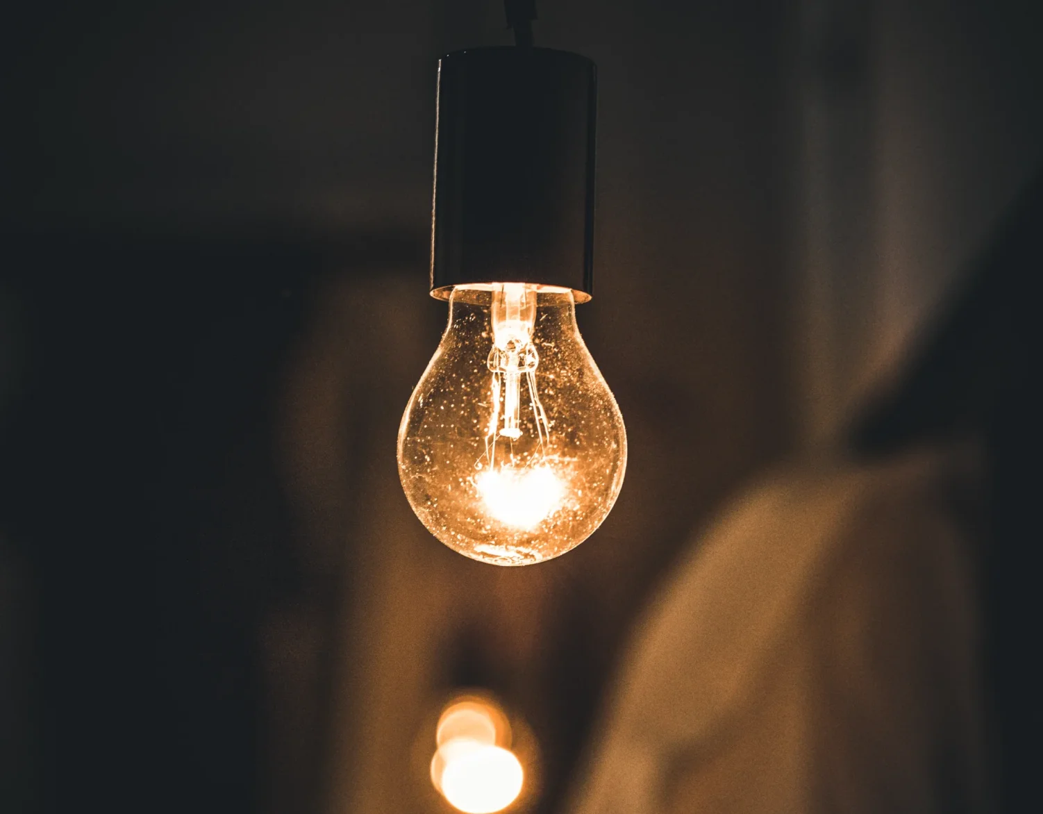 Aneel mantém bandeira verde e não prevê cobrança extra na conta de luz em fevereiro