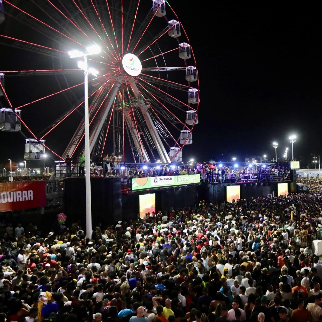 Mais de 300 mil pessoas participaram da segunda noite do Festival Virada Salvador, diz prefeitura