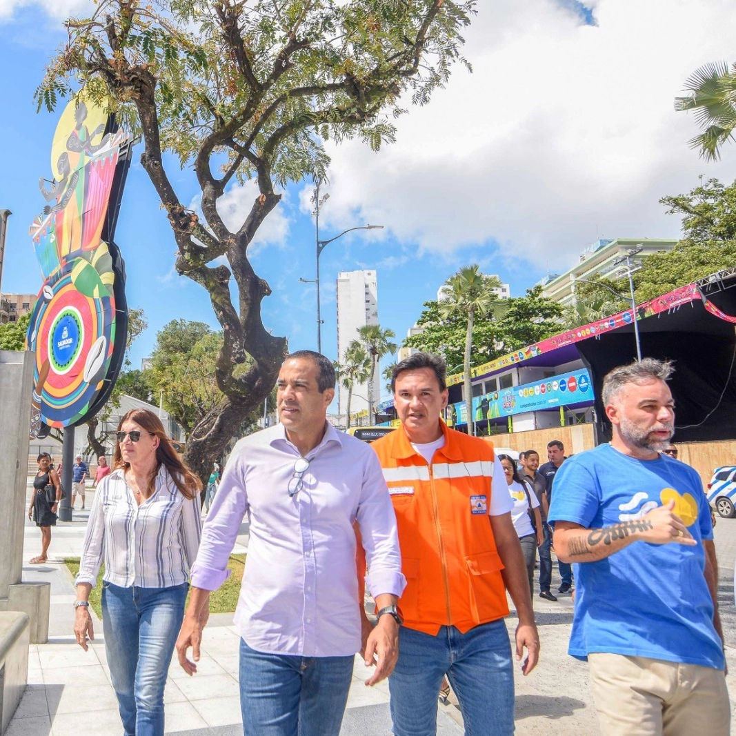 Bruno Reis e secretários municipais vistoriam montagem de estruturas do Carnaval