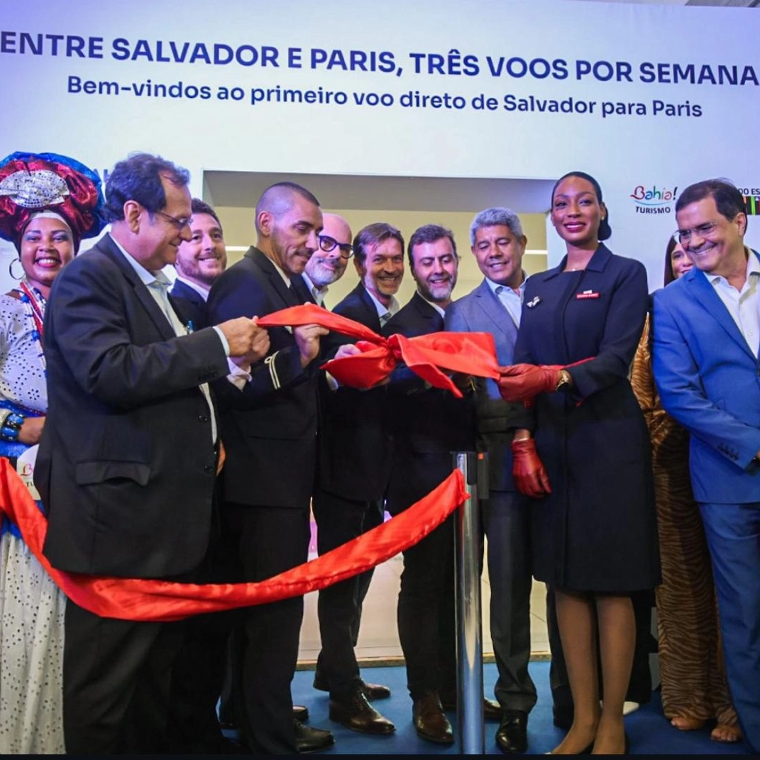 Salvador recebe primeiros passageiros em voo direto de Paris