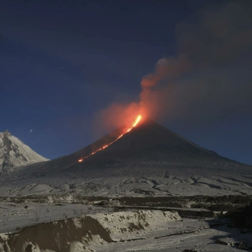 Vulcão mais alto da Eurásia entra em erupção após terremoto de 8,8 na Rússia