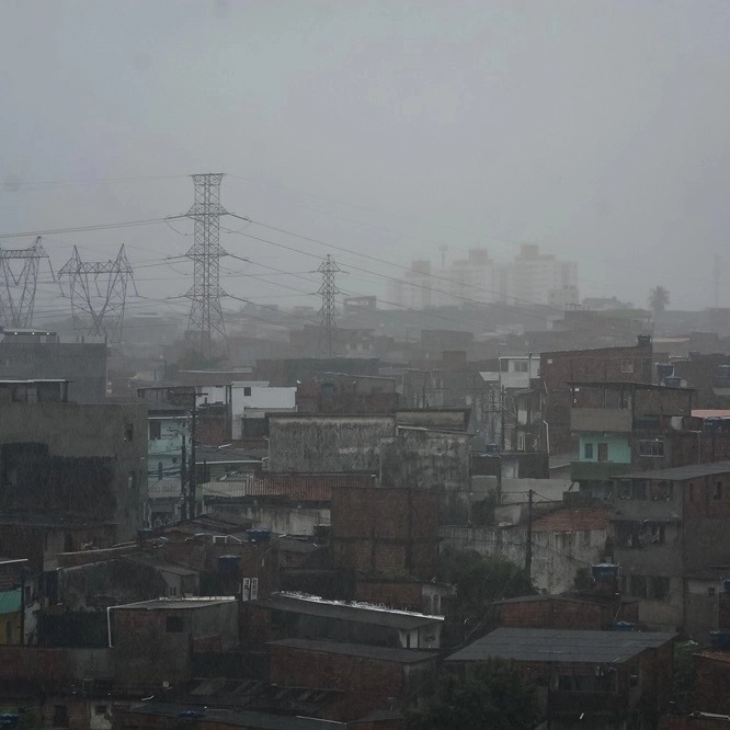 Clima na capital baiana é de chuva e céu nublado