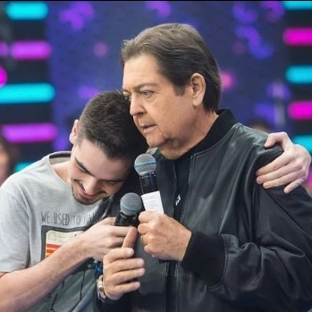 Faustão recebe alta depois de dois meses internado