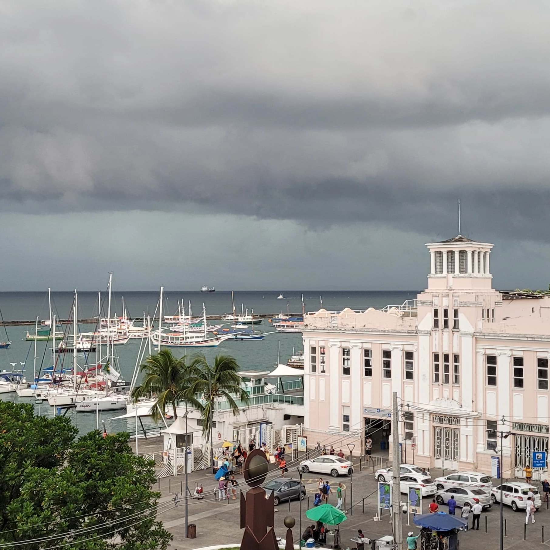 Clima de Salvador: semana deve ser de chuvas fortes na capital