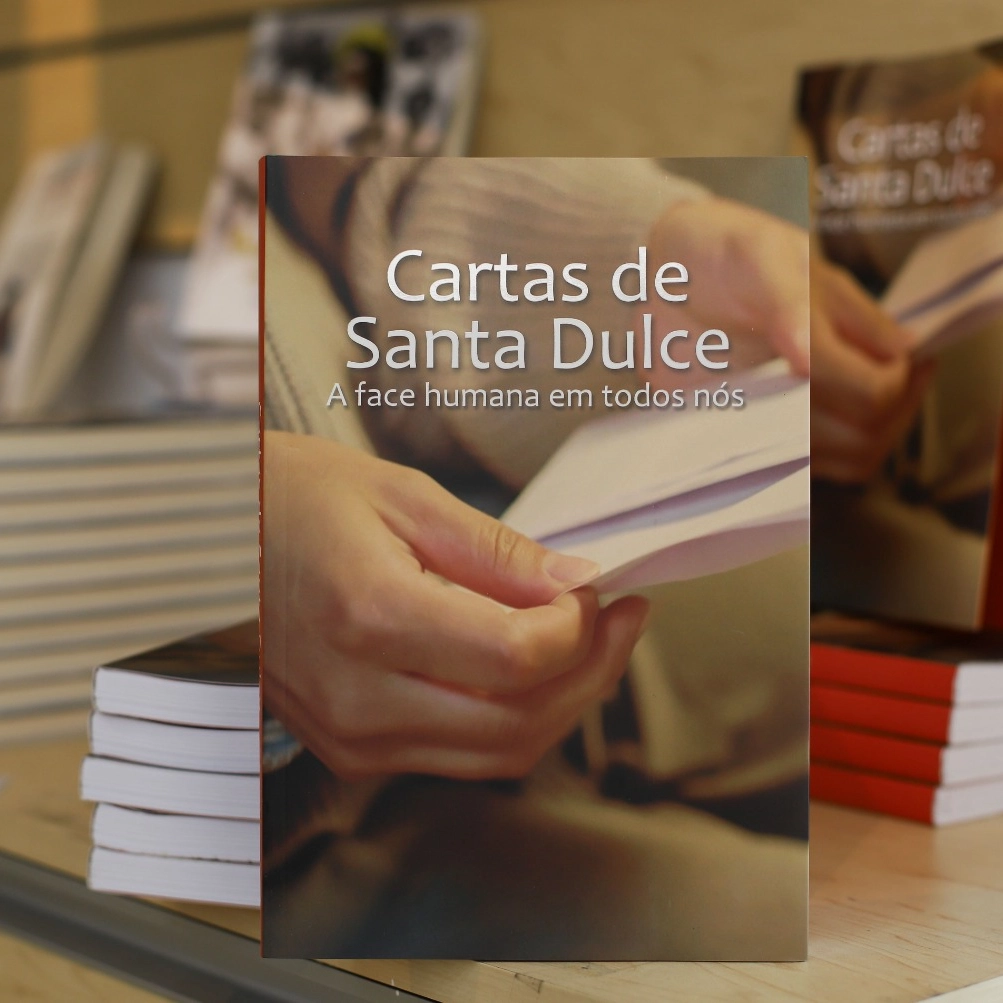 Obras Sociais Irmã Dulce estreiam na Bienal do Livro com diversas publicações sobre a primeira santa brasileira