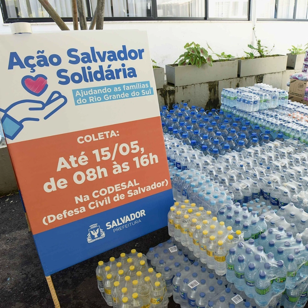 Salvador abre pontos de coleta para receber doações de água e itens de limpeza para famílias do RS