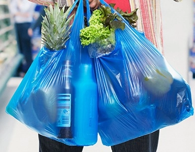 Lei proíbe distribuição de sacolas plásticas por mercados e lojas em Salvador; entenda