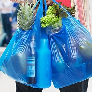 Lei proíbe distribuição de sacolas plásticas por mercados e lojas em Salvador; entenda