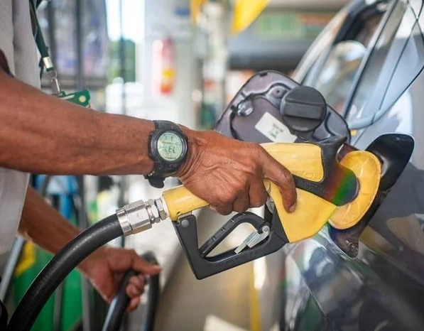 Petrobas anuncia aumento no preço da gasolina e gás de cozinha