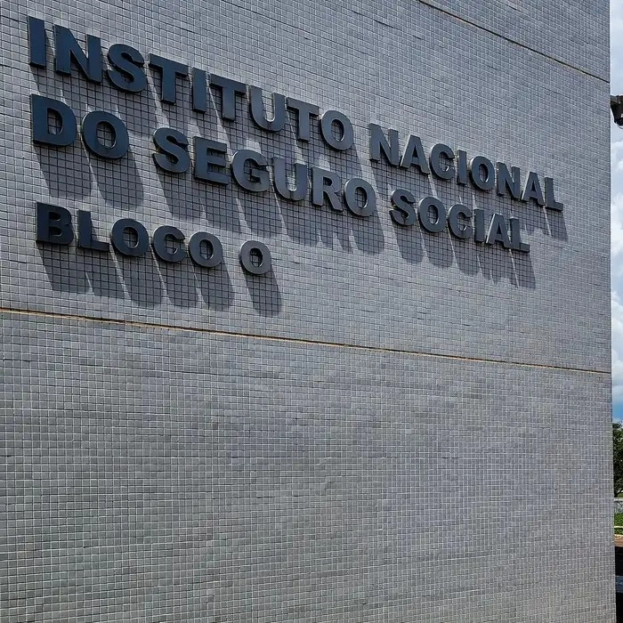 Servidores do INSS entram em greve por tempo indeterminado