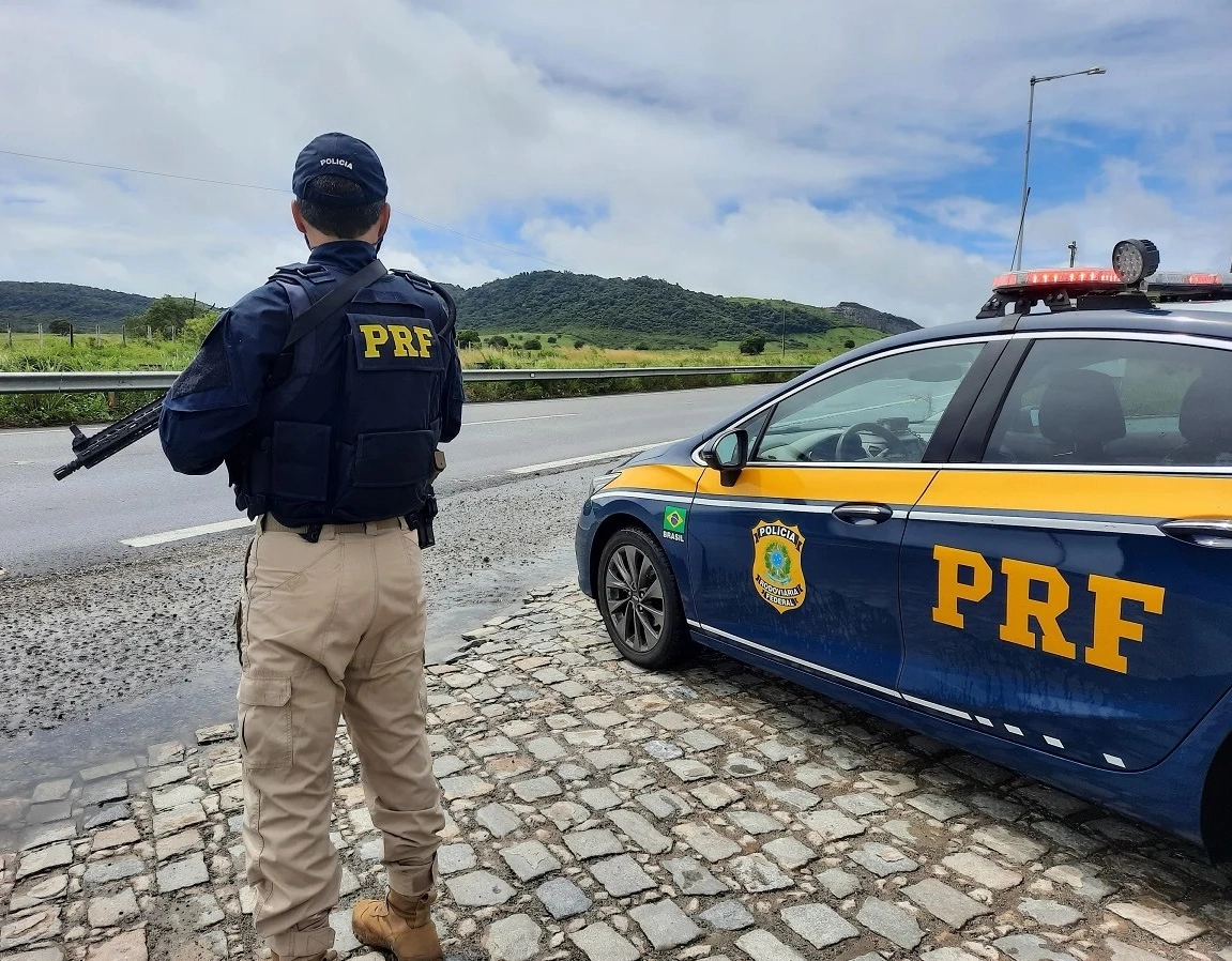 PRF apreende quase 100 Kg de maconha dentro de bagageiro de ônibus em Feira de Santana