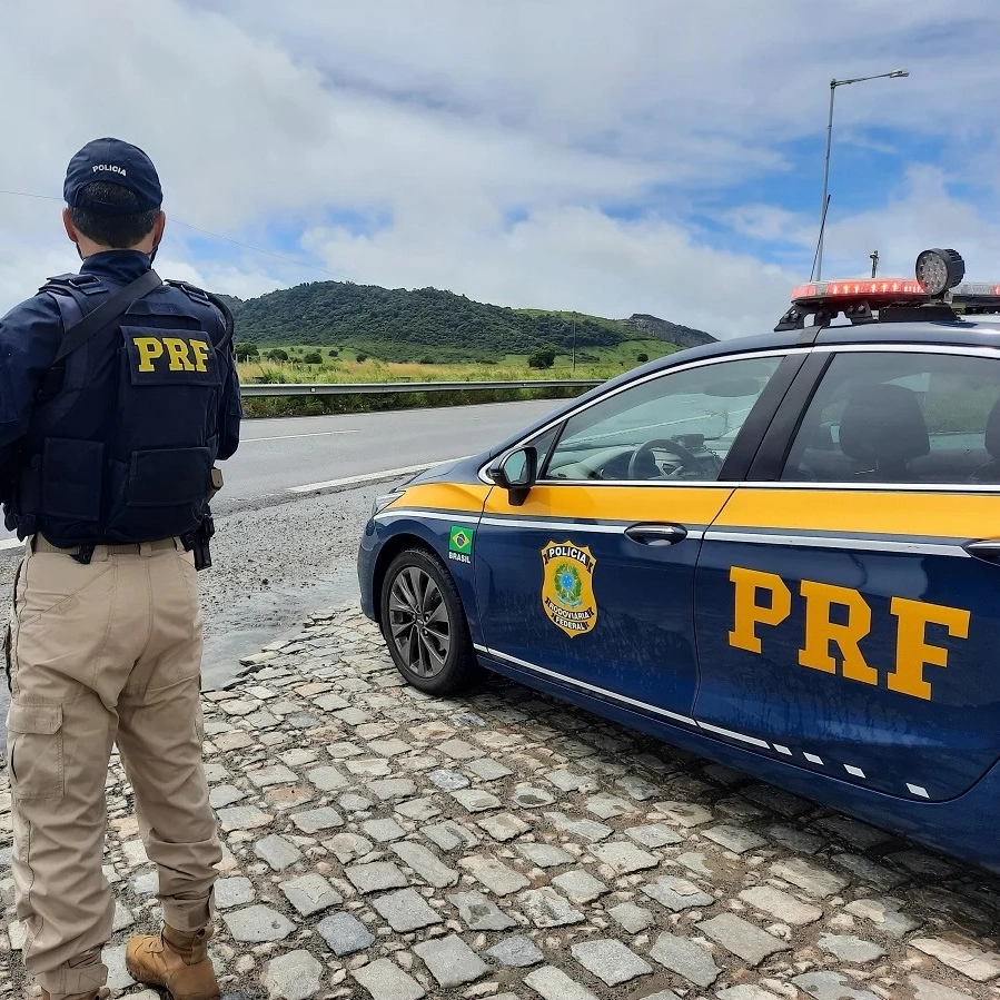 PRF apreende quase 100 Kg de maconha dentro de bagageiro de ônibus em Feira de Santana