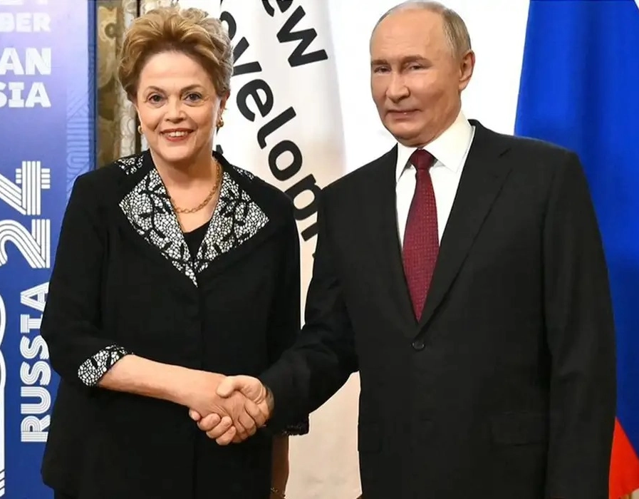 Com Putin, Dilma defende expansão do Brics e uso de moedas locais