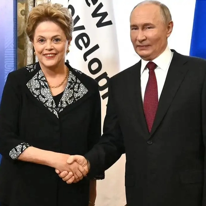 Com Putin, Dilma defende expansão do Brics e uso de moedas locais