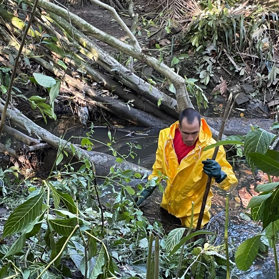 Bombeiros reforçam as buscas a menina desaparecida em Dias D'Ávila