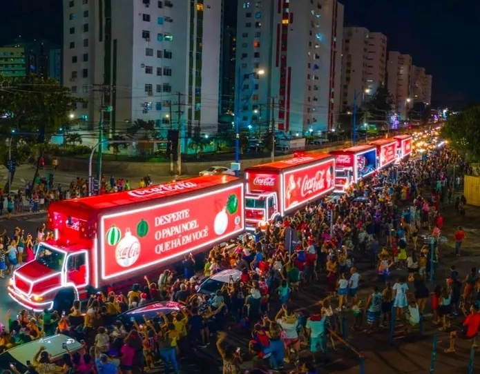 Papai Noel apedrejado, vaia e crianças chorando: caravana da Coca-Cola em Paripe não deu certo